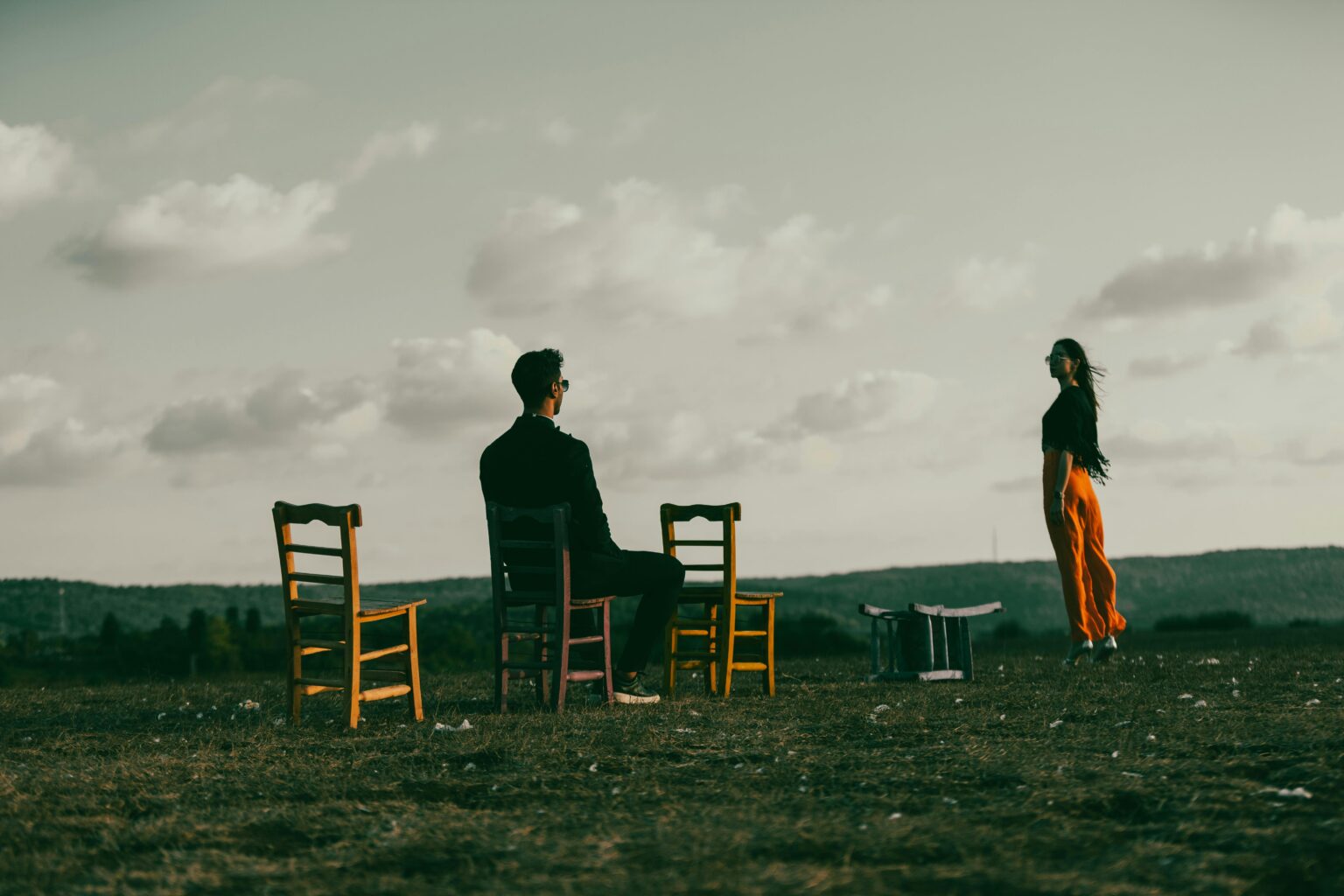 “Right Person, Wrong Time” Is a Lie? Here’s the Truth No One Talks About