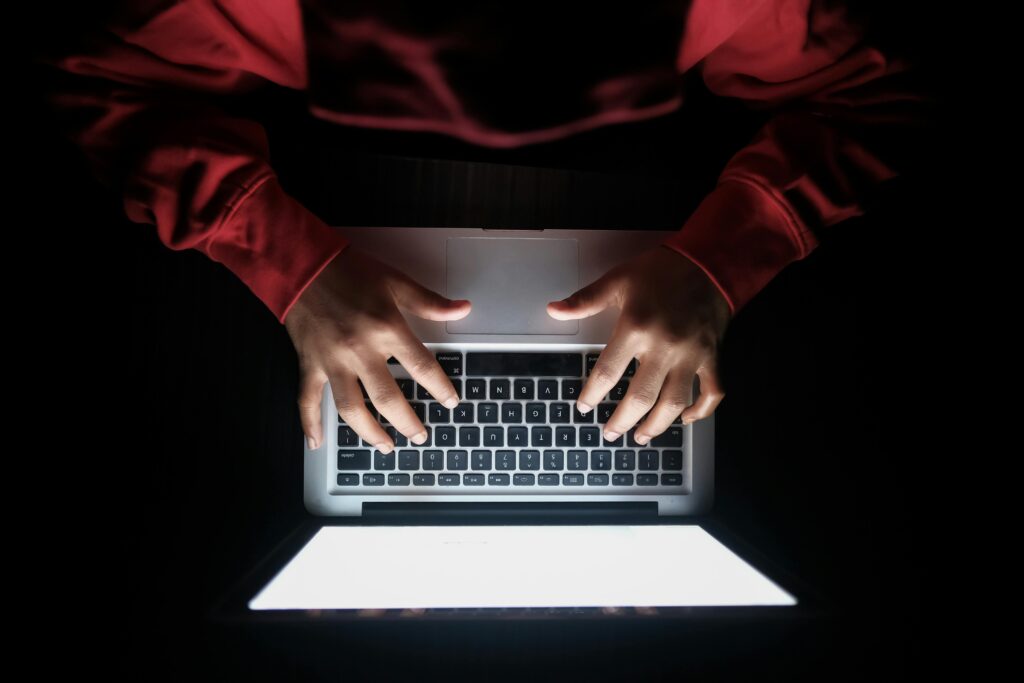 Watching Out for When Making Friends in Digital Spaces: 3 Signals You Need to Notice