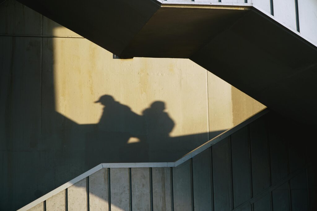 What’s a Dismissive Avoidant? How to Cope When Your Partner Pulls Away