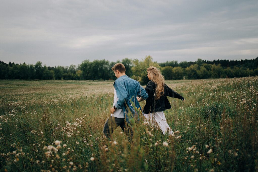 Fearful Avoidant vs Dismissive Avoidant: Key Differences & How to Navigate Both