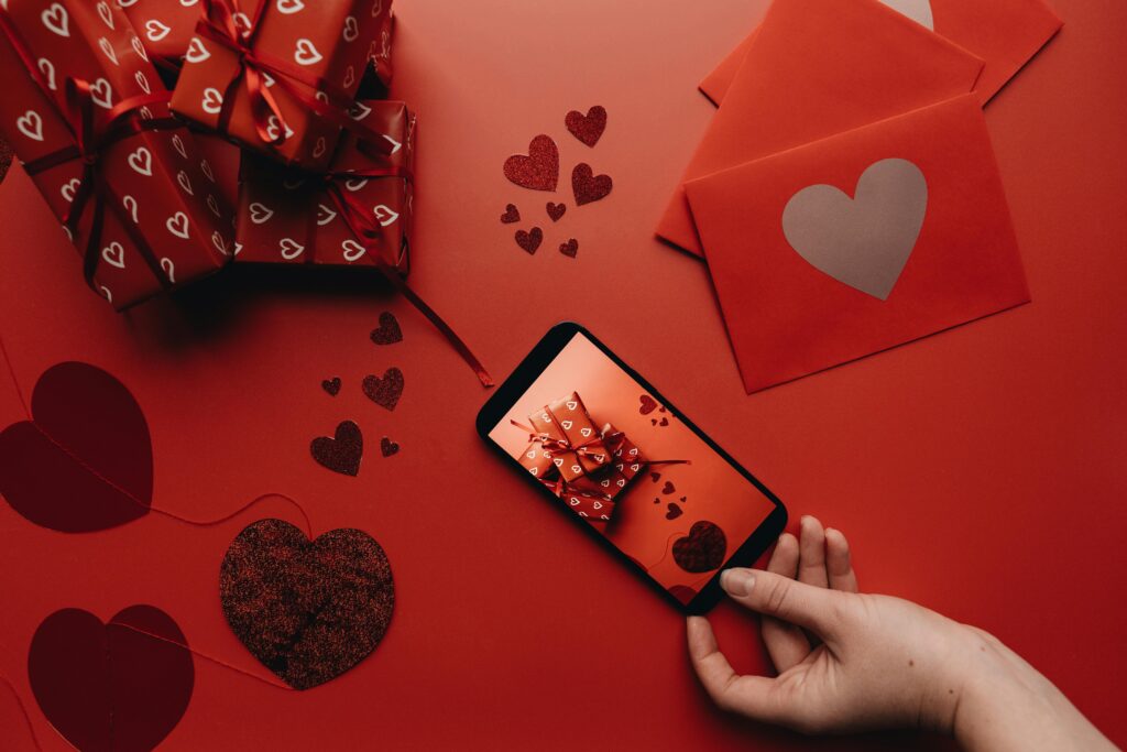 The Unspoken Rules of Going Public vs. Keeping Your Relationship Private on Social Media