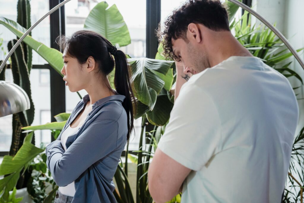 Malignant Narcissist in Relationships: 7 Warning Signs of Emotional Abuse