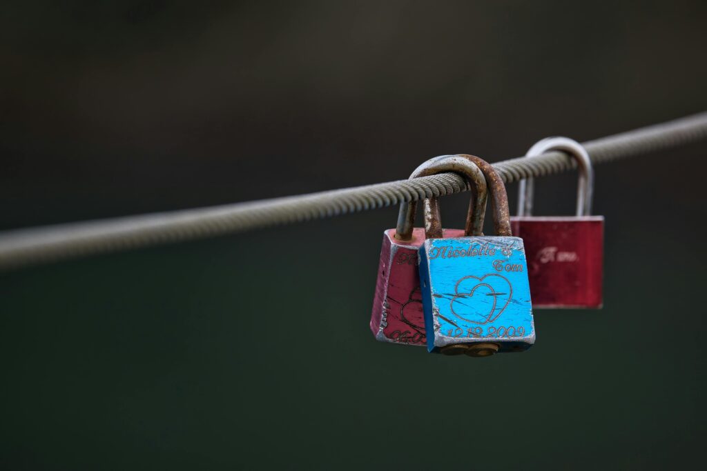 What’s Emotional Outsourcing and How Does It Ruin Your Marriage?