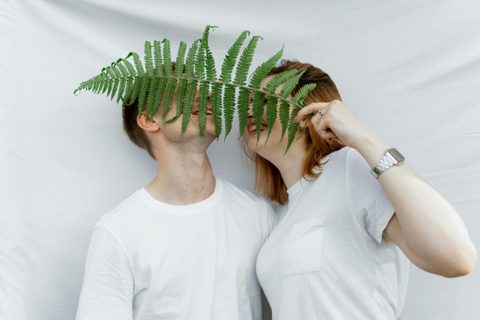 10 Female Behaviors Men Often Misread in Dating