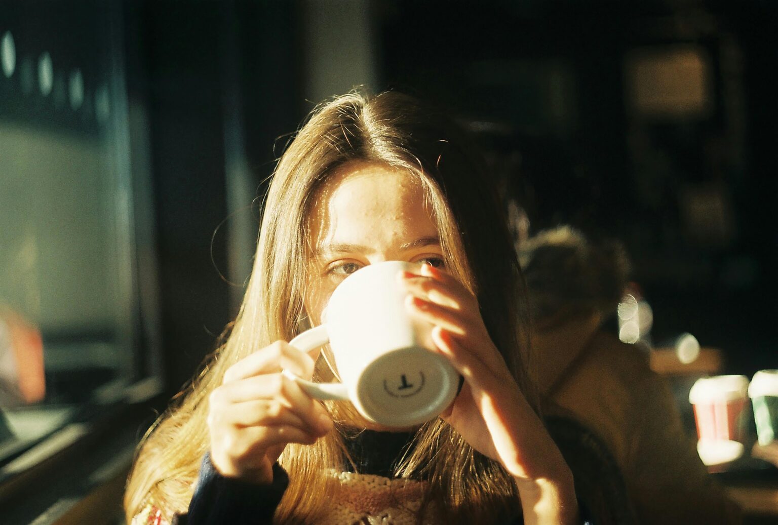 What’s A Dismissive Avoidant Woman? Understanding Her Attachment Style & Triggers