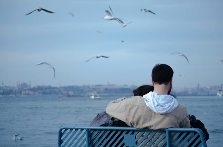 Dating vs Relationship: 7 Clear Signs It’s Official (Not a Situationship)