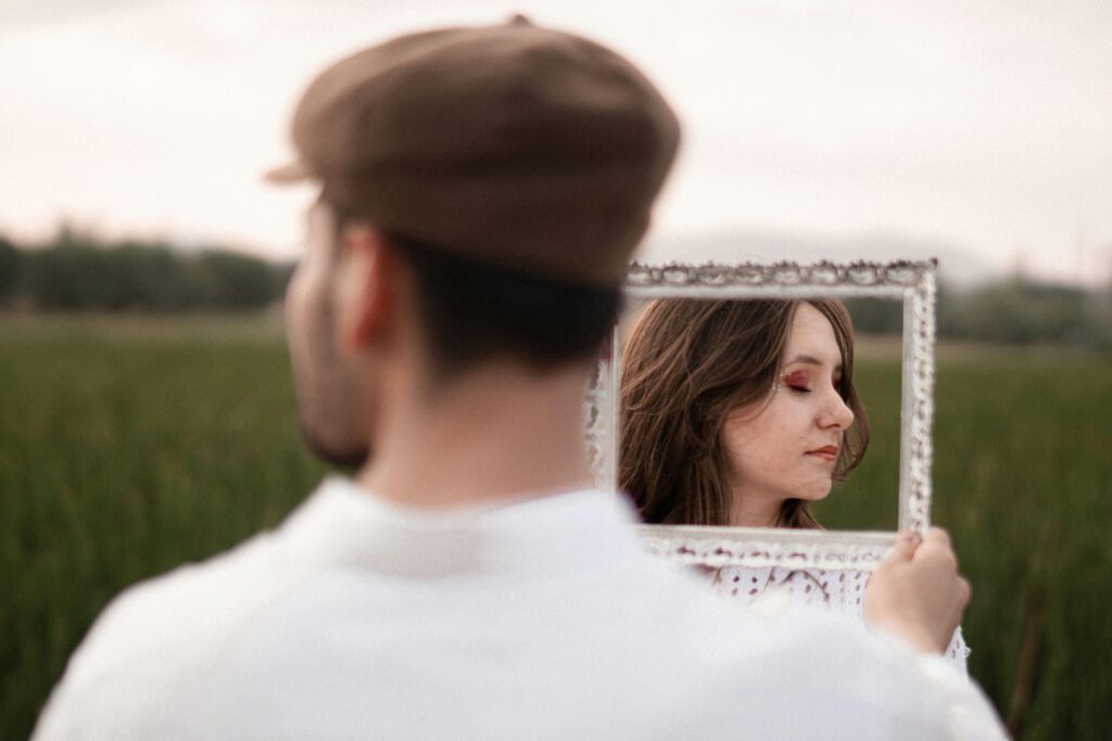 How to Deal with a Narcissist: 11 Ways to Respond & Stay Sane