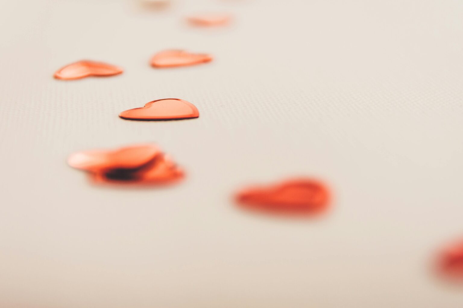 Open Relationship vs Polyamory: The Key Differences & Golden Rules
