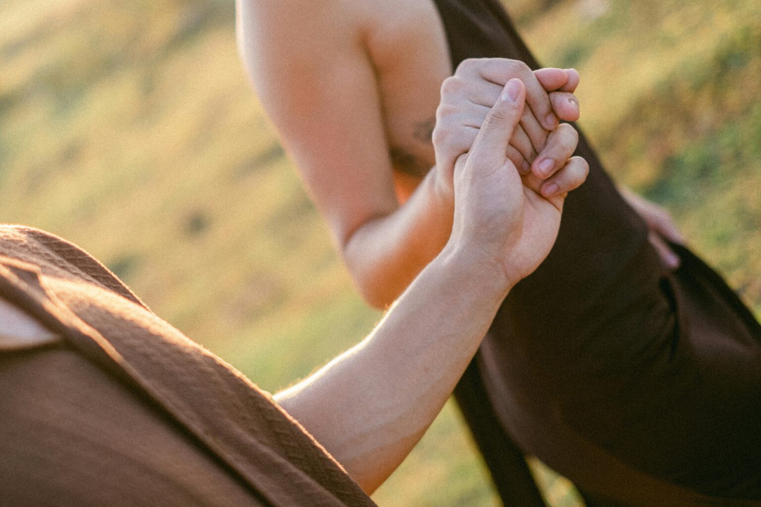 Acts of Service Love Language: 27 Meaningful Examples to Show You Care