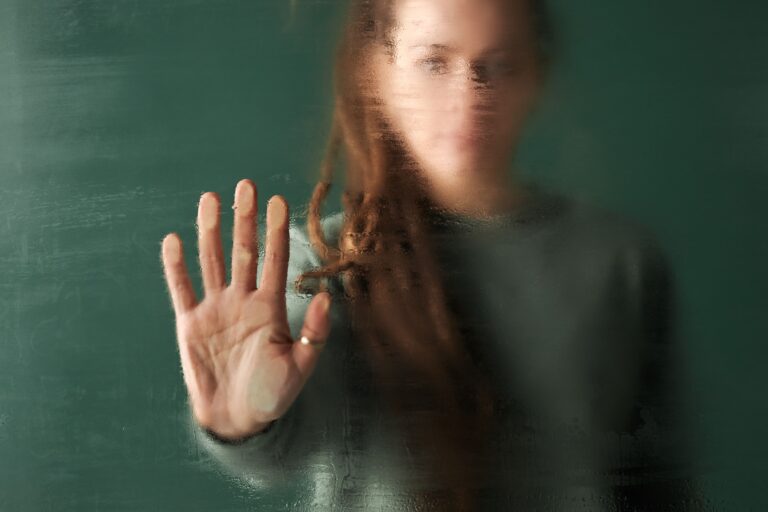 10 Examples of Gaslighting: Toxic Phrases and How to Respond