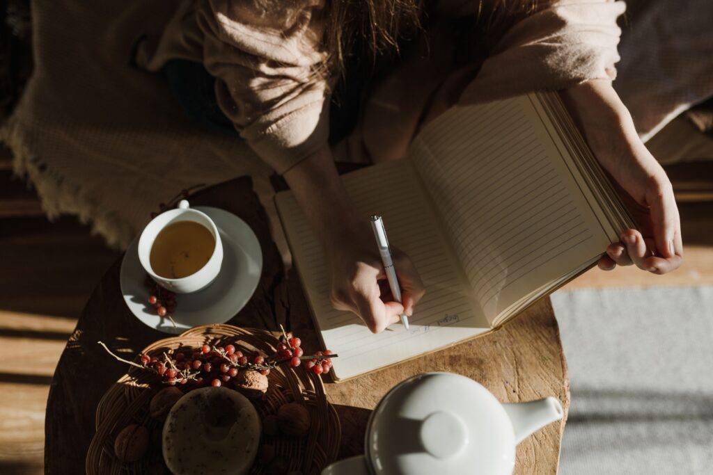85 Gratitude Journal Prompts to Cultivate Joy Without Feeling Forced