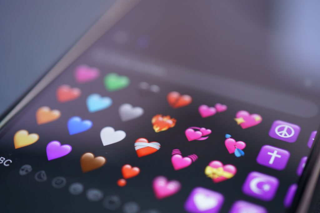 How to Start a Conversation With a Girl Over Text: 27 Examples That Work