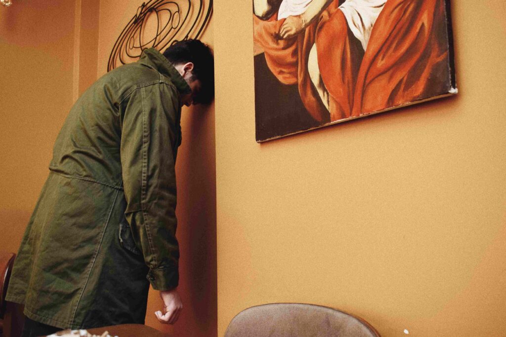Mommy Issues in Men: 13 Signs & Can You Fix Him?