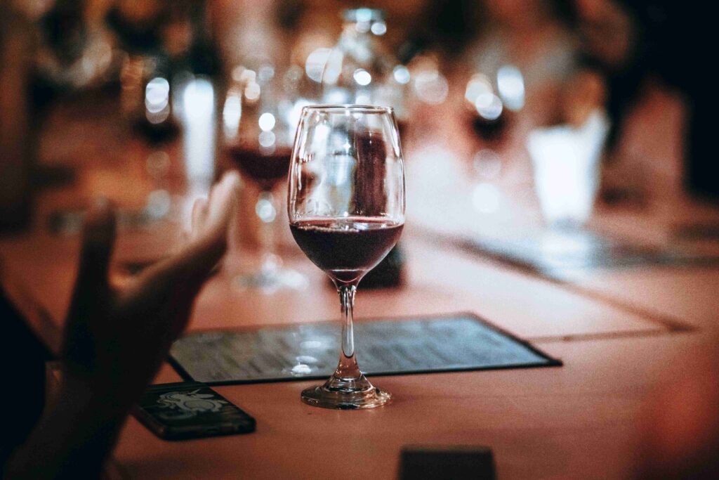 A wine glass on a restaurant table during an argument, symbolizing toxic behavior when my girlfriend insults me.