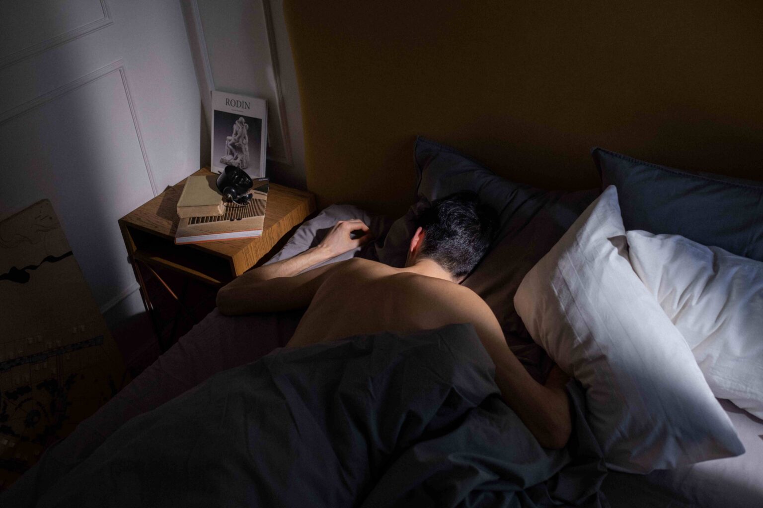 9 Signs He Doesn’t Want You Sexually & How to Responsibly Handle It