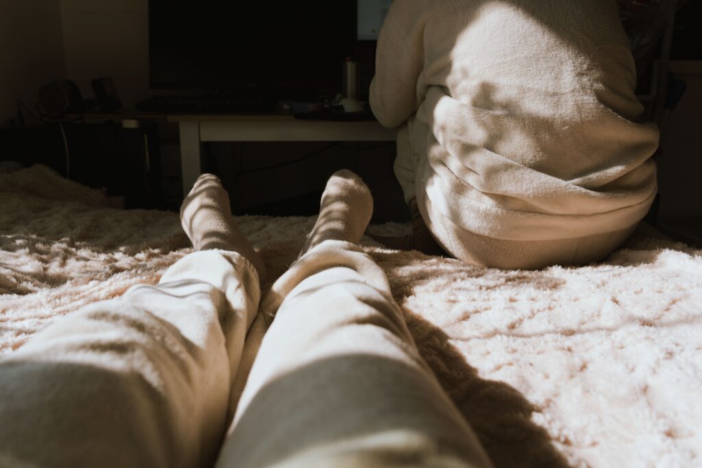 14 Signs That Your Girlfriend Isn’t Sexually Attracted to You (Is She Quietly Quitting?)